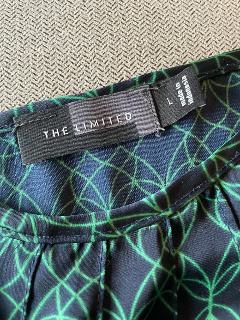 The Limited Sleeveless Blouse Bundle Size M/L – 3 Tops - Picture 7 of 11